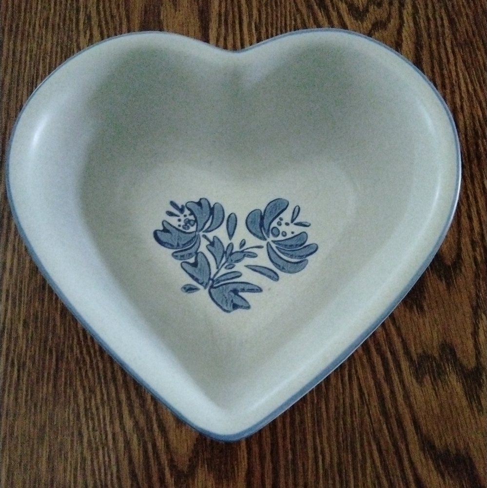 Vintage Pfaltzgraff Heart Shaped Serving Bowl  Yorktowne Pattern